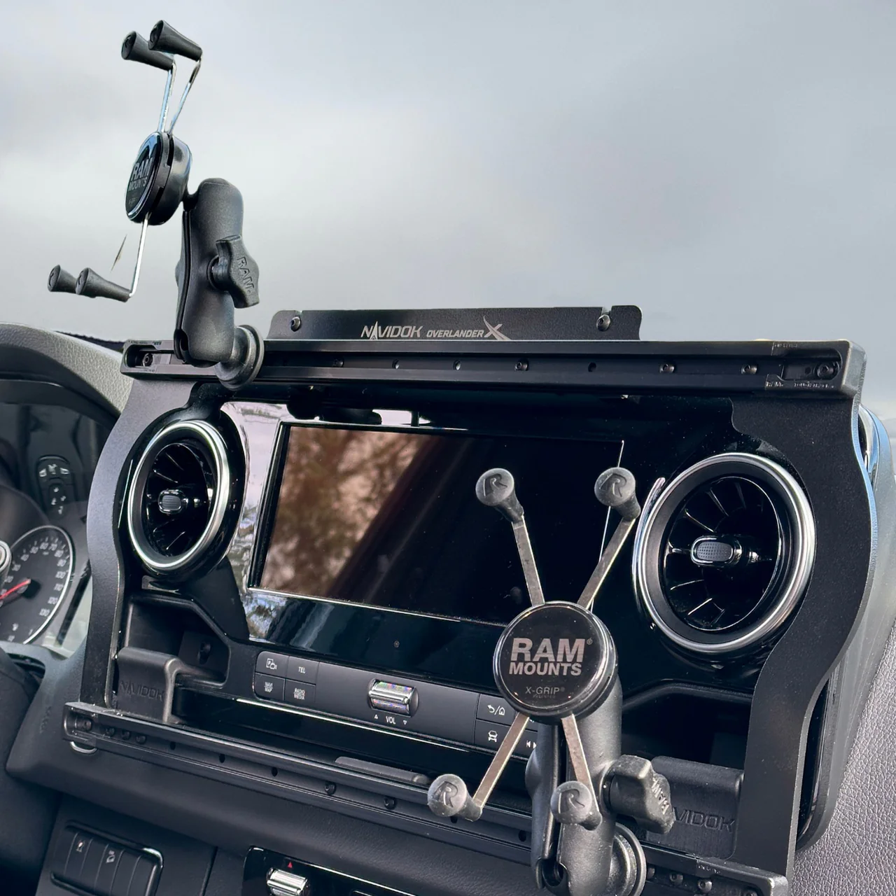 Terra X Navidok Overlander X - uchwyt na deskę rozdzielczą do Mercedes Sprinter 2019+ - obrazek 6