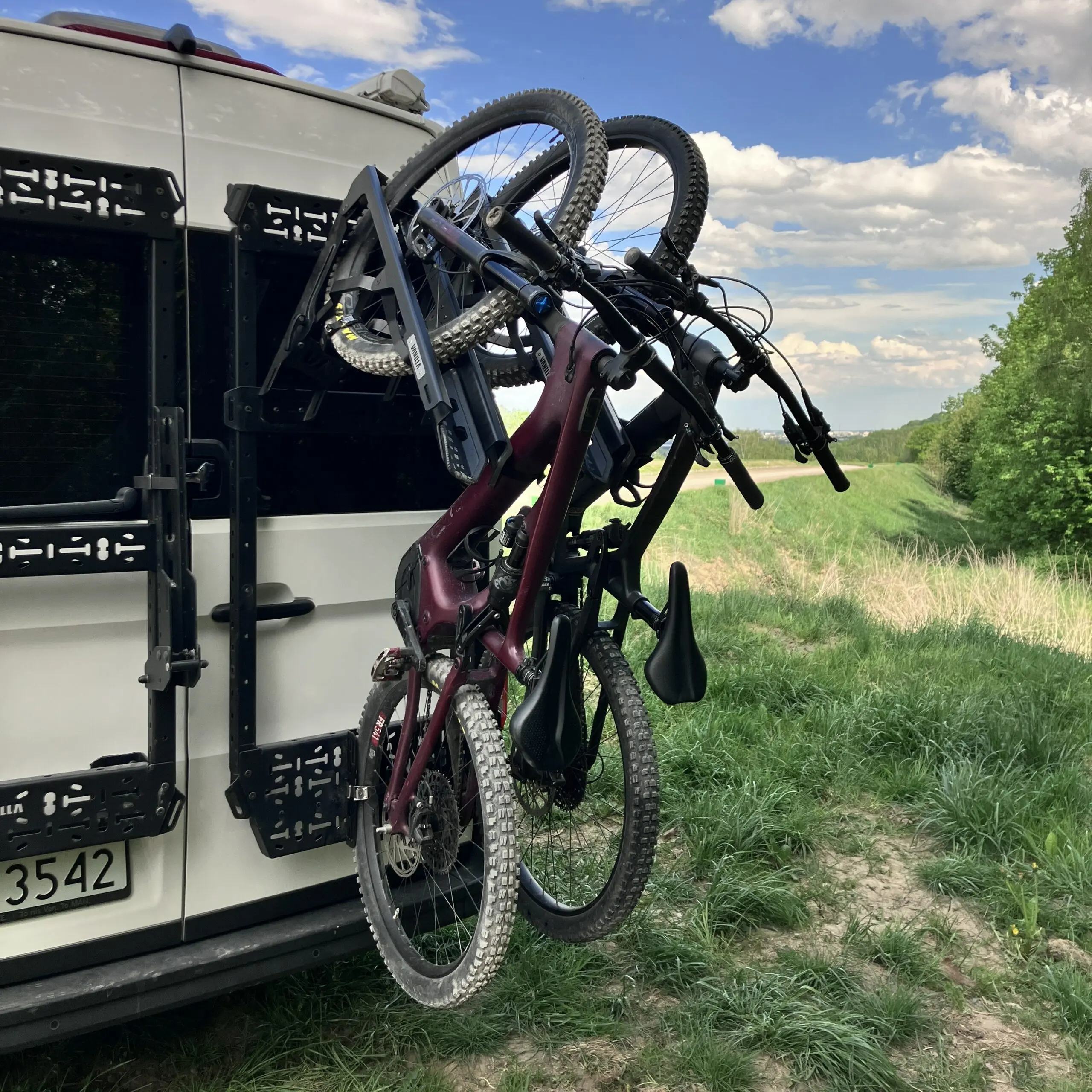 Vanilla BikeUp - bagażnik rowerowy ułatwiający załadunek e-bike’ów - obrazek 3
