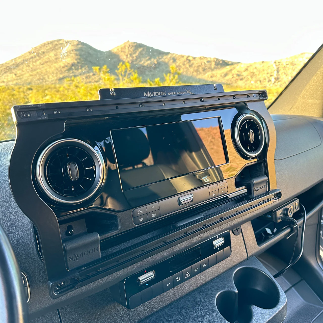 Terra X Navidok Overlander X - uchwyt na deskę rozdzielczą do Mercedes Sprinter 2019+